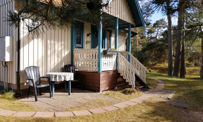 Yngsjo Cottage | Beach cottage in nature reserve with one minute to the sea and the white sand beach