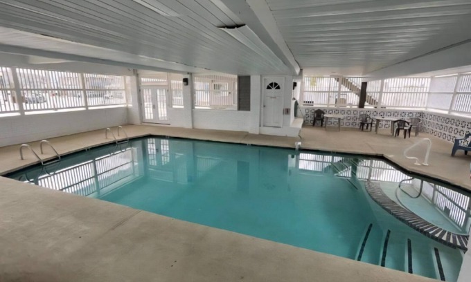 Hampton Condo | Beach Days & Pool Nights