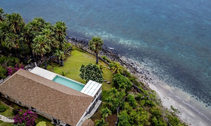 Bunutan Villa | Beach Front 3BR Hideaway Villa w/Infinity Pool