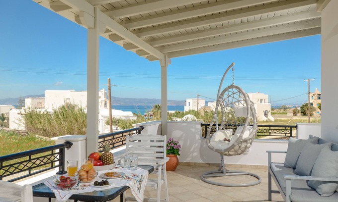 Mikri Vigla Apartment | Beach front accomodation in Mikri Vigla Beach - 3 min from beach!