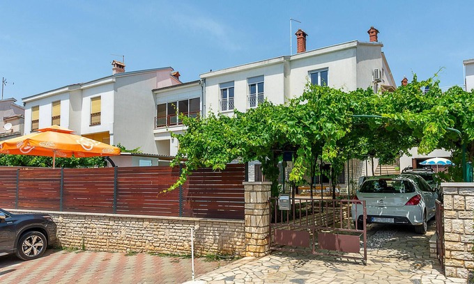 Vintijan Apartment | Beach front apartment in Pula with WiFi