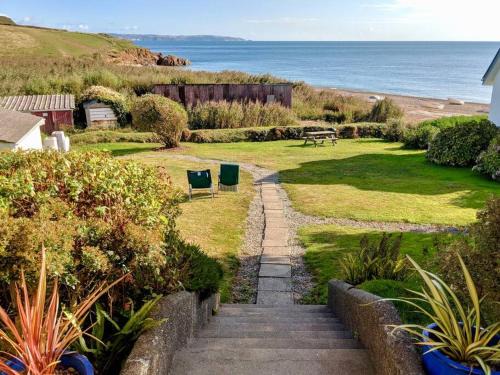 Chillington Apartment | Beach Front Coastal Retreat with Sea Views
