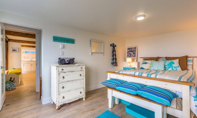 Roberts Creek House | Beach Front Cottage Floor , chic and perfect for a family of four