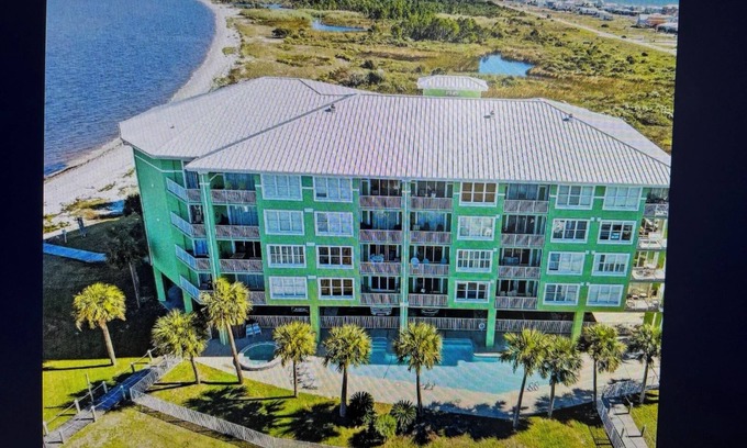 Fort Morgan Condo | Beach front gated 2-bedroom condo on Fort Morgan Rd in beautiful Gulf Shores, AL