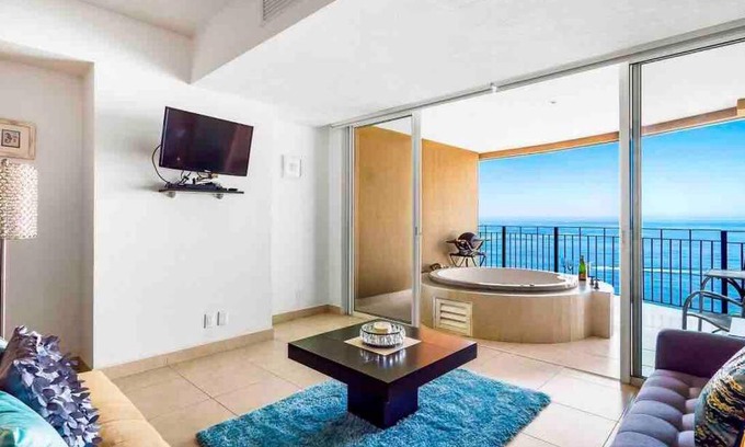 South Hotel Zone Apartment | BEACH FRONT~ JACUZZI ~ SPECTACULAR OCEAN VIEWS