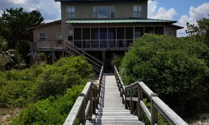 Debordieu Colony House | BEACH FRONT with PRIVATE WALKWAY, Pet-friendly. Minimum 7 nights, Sat-to-Sat
