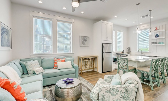 Port Aransas Cabin | Beach & golf getaway with pool, gym, & restaurants on-site – snowbirds welcome