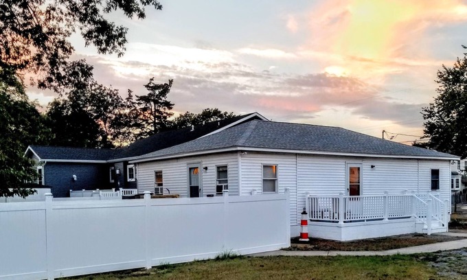 Somers Point House | Beach House 7 Minutes to Ocean City Beach and Boardwalk