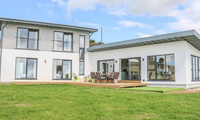 Riverchapel House | BEACH HOUSE, pet friendly, with open fire in Courtown, County Wexford