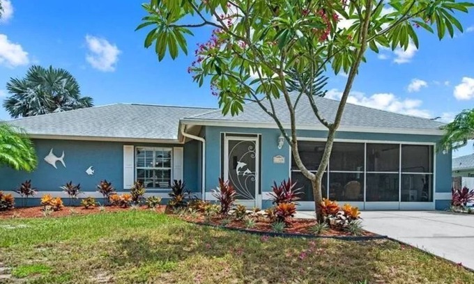 South Venice House | Beach House Venice-Lovely home w/Pool-Mins to Beaches for Shark Tooth Hunting!