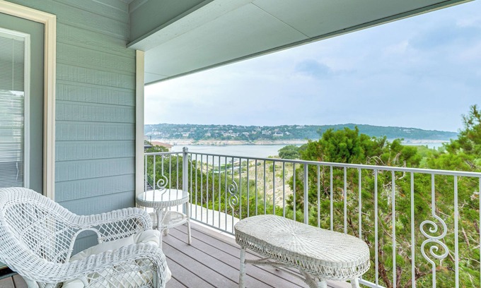 Point Venture House | Beach & Pool Access at Lake Travis Family Getaway!