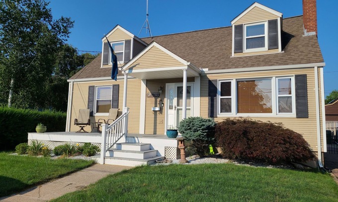 New London House | Beach Rental in New London, CT
