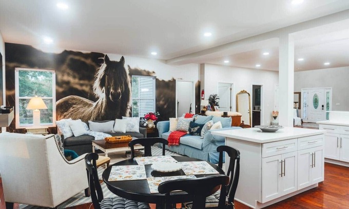 Long Branch House | Beach Retreat+11Br/4Bth+F1 VR sim, Up to 21 guests