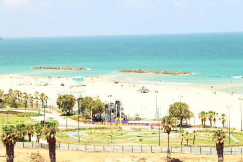 Ashkelon Apartment | Beach Suite Israel - Indoor Pool, Best View, Gym, Massage Chair, Spa ביץ סוייט ישראל - נוף ים מאלף, בריכה מקורה, כיסא מסאז, חדר כושר וספא