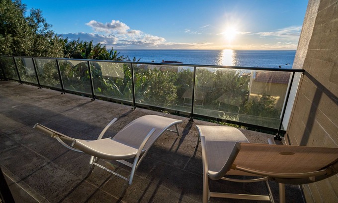 Paul do Mar Villa | Beach Sunset Villa 100m from Ocean & Beach