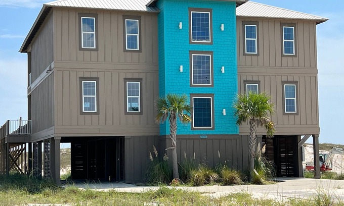 Gulf Shores House | Beach Therapy by GSVR | Beachfront Home w/Pool | Family-Friendly | Sleeps 18 + FREE Activities/Golf