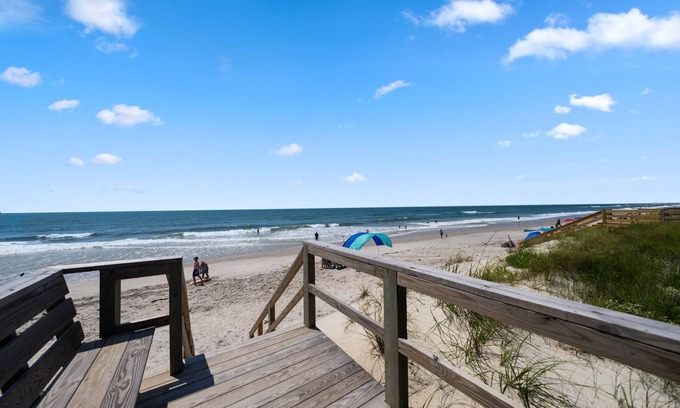 Sneads Ferry House | Beach-to-Sound with Private Beach Access
