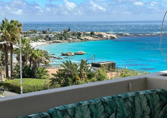 Clifton Apartment | Beach Vibes Clifton!