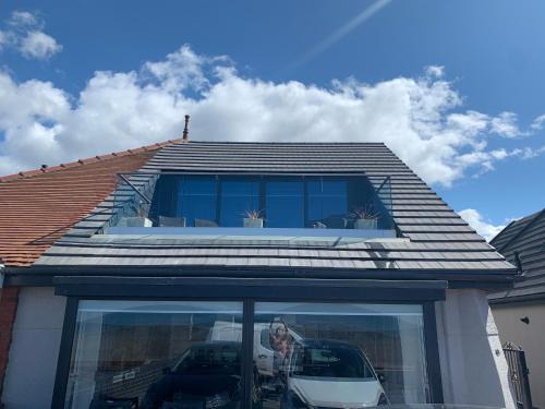 Thornton-Cleveleys Apartment | Beach View Apartment with balcony and sea view - pet friendly