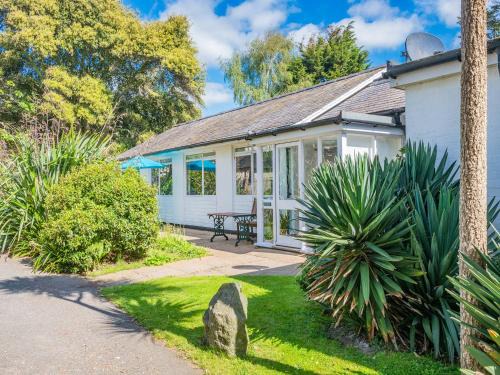 Felixstowe House | Beach View Cottage