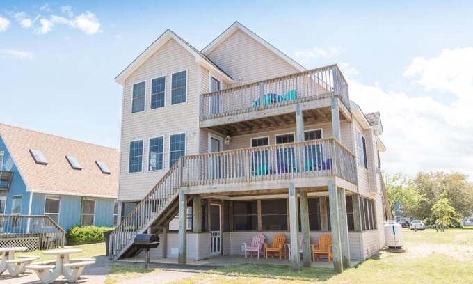 Colington Harbour House | BeachBumz