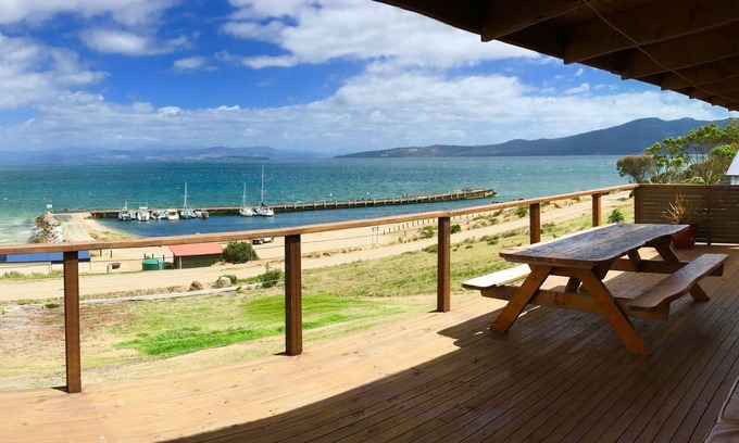 Alonnah House | Beachcomber- Bruny Island Beachfront Ocean Views