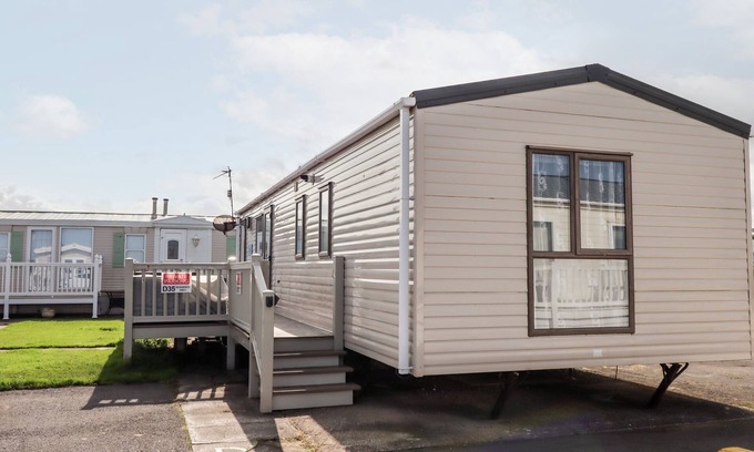 St George Cottage | BEACHCOMBER D35, pet friendly, character holiday cottage in Towyn