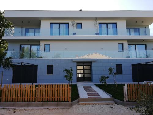 Drenje Apartment | Beachfront - 2 bedrooms - 4 Guests - Barbecue