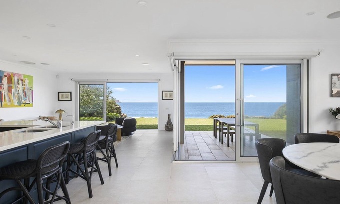 Pearl Beach House | Beachfront, 5 bedrooms, 5 bathroooms!