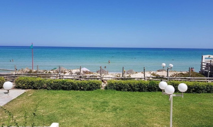 Hammam Sousse Apartment | Beachfront apartment with sea view