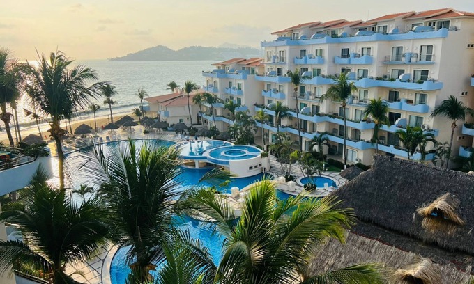 Olas Altas Apartment | BEACHFRONT APARTMENT IN MANZANILLO COLIMA MX. 428