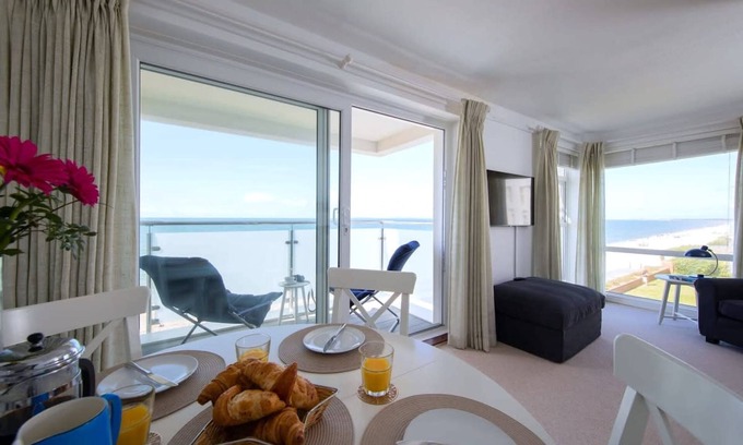 East Wittering Apartment | Beachfront Apartment With Panoramic Sea Views
