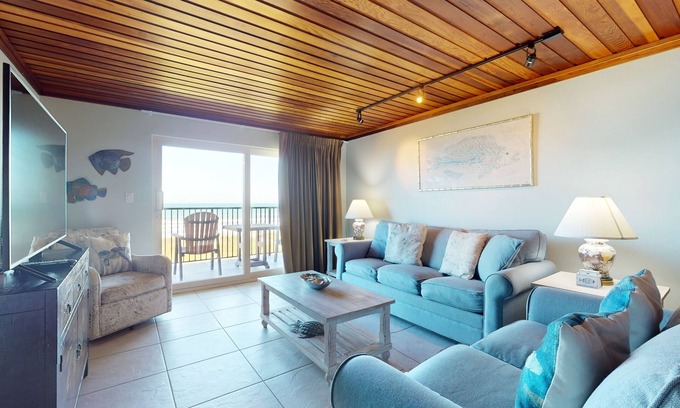 South Padre Island Condo | Beachfront Condo w/Pool, Balcony & Stunning Gulf Views - Steps to Beach
