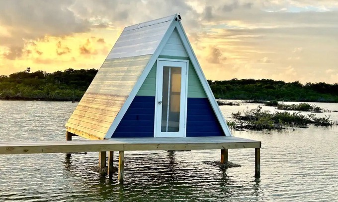 San Pedro Cabin | Beachfront Cabin #2/Free Breakfast/120SF