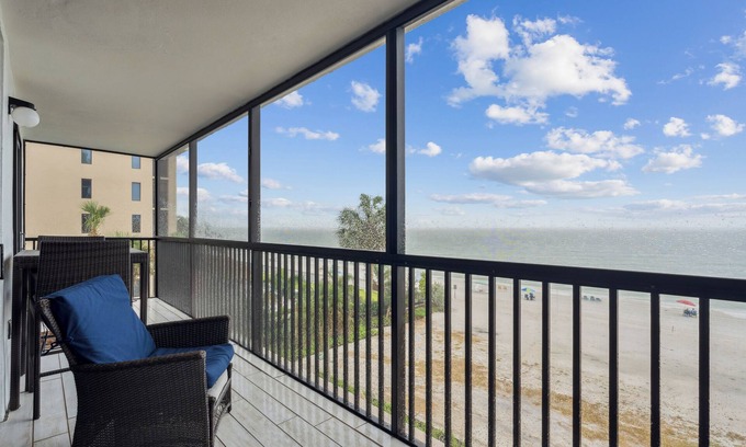 Connors Apartment | Beachfront Condo with Pool and Views of the Gulf