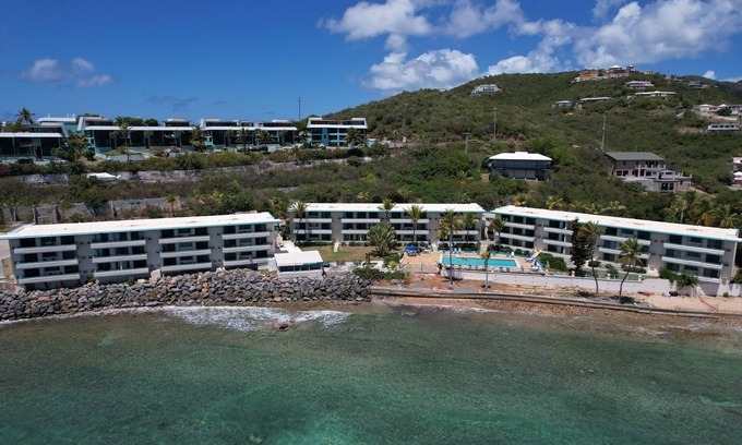 Bolongo Bay Apartment | Beachfront Condominium + bar/restaurant on-site: LeBlu