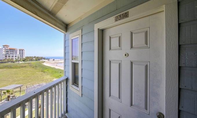 Galveston Condo | Beachfront Corner and panoramic view of beach and Gulf of Mexico below (2314)