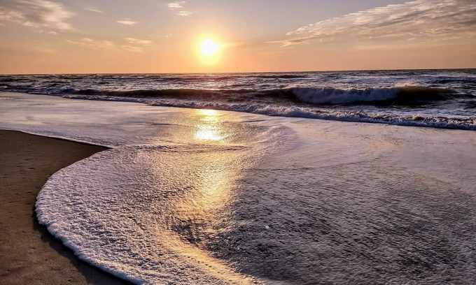 North Carolina Coast Condo | “BEACHFRONT ELM” IS CALLINGn~Oceanfront~Private Beach Access~Pool~