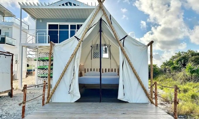 San Pedro Cabin | Beachfront Glamping #1 w/Breakfast