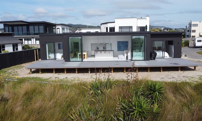 Ruakaka House | BEACHFRONT holiday home with stunning views& modern comforts -1h35 from Auckland