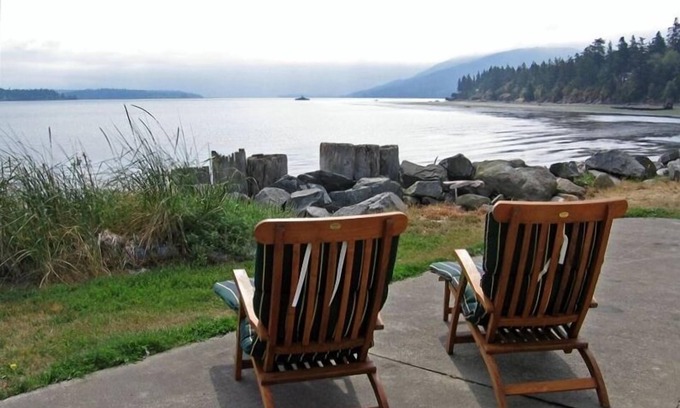 Lummi Island House | Beachfront Home with Sunrise & Mt. Baker Views