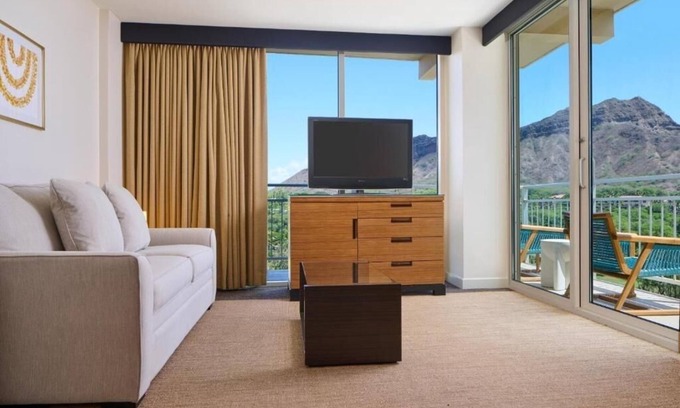 Diamond Head - Kapahulu - St. Louis Hotel | Beachfront Hotel | Diamond Head Views | Direct Ocean Access
