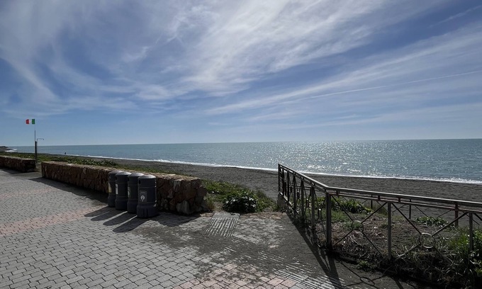 Ladispoli Apartment | Beachfront house with garden.20 minutes by train from the center of Rome.