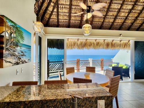 San Pedro Mixtepec Apartment | Beachfront in a peaceful Resort 8mi from Puerto Escondido
