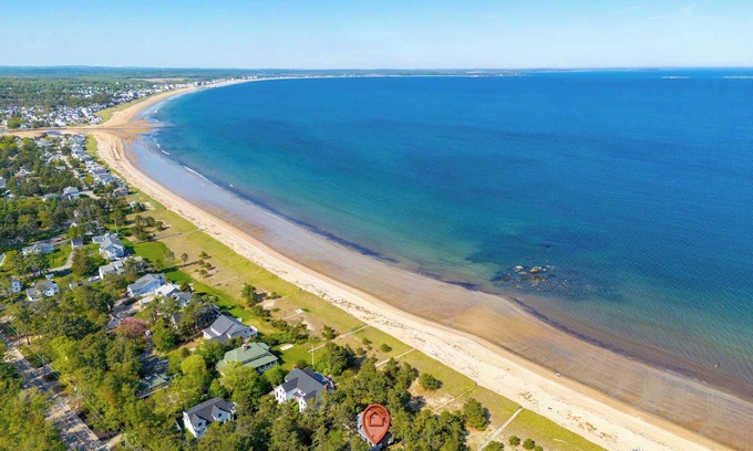 Southern Coast House | Beachfront, Just steps and you're on the beach!