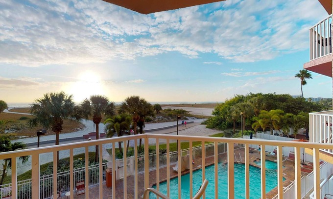 Treasure Island Condo | Beachfront Location. Close to Activities, Shops and Restaurants. Modern and Updated.