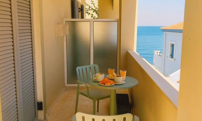 Agia Pelagia Apartment | Beachfront Panorama Triple Room in Kythira