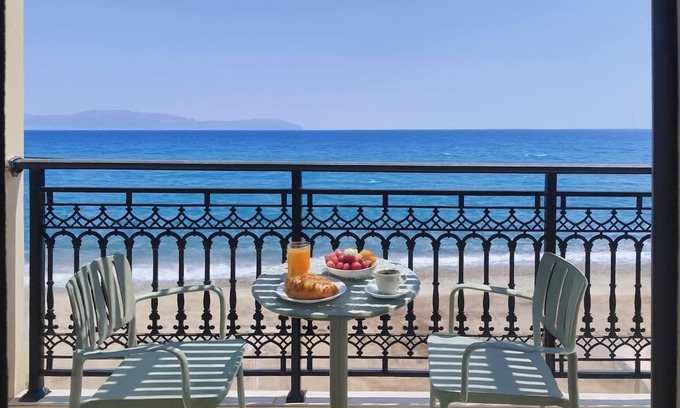 Agia Pelagia Apartment | Beachfront Panorama Apartment in Kythira