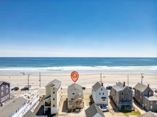 York Beach House | Beachfront Pet Friendly Sleeps 15 and BBQ