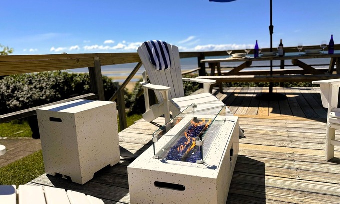 Campground Landing House | Beachfront~Seaside Sea-duction-Dog Friendly